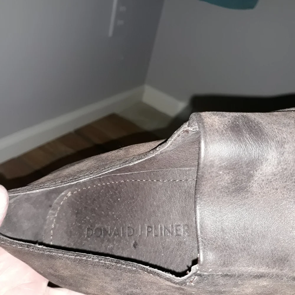 Donald Pliner mens handmade brown unfinished leather loafers. Size 10